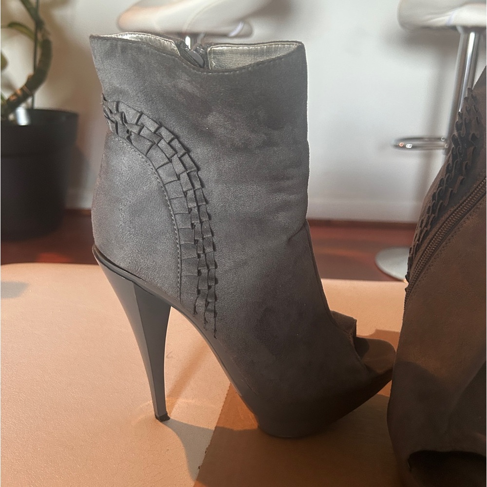 Michael Antonio platform suede, gray booties